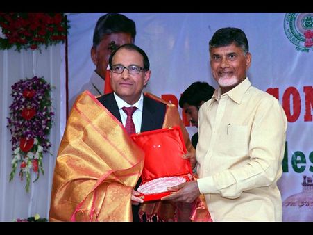 ఒక్క రూపాయి తీసుకోలేదు, 22న శంకుస్ధాపన: చంద్రబాబు (ఫోటోలు)