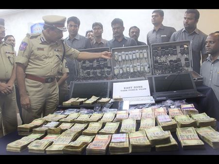 వ్యభిచార గృహాలపై దాడి, 30మంది యువతులకు విముక్తి: క్రికెట్ బెట్టింగ్ ముఠా అరెస్ట్