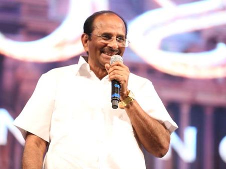 పుష్కరాల్లో 'బాహుబలి' రైటర్‌ను తిట్టారట!