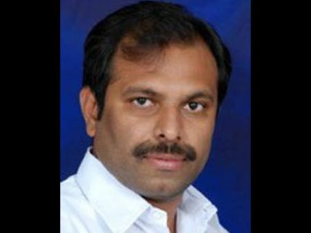 30 మంది బలి, కోట్లతో పుష్కరాల సినిమానా: బాబును ఏకేసిన శ్రీకాంత్ రెడ్డి