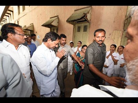 ఉస్మానియా ఆస్పత్రిలో భయానక పరిస్థితులు, తరలిస్తాం: కెసిఆర్