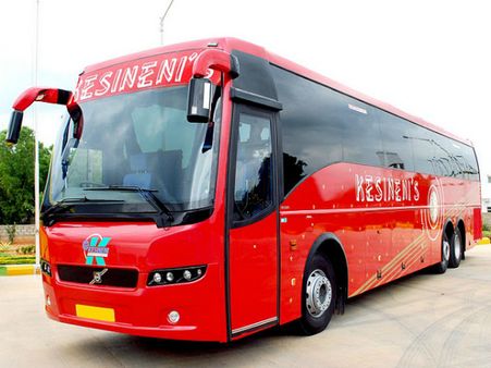 బోల్తాపడిన కేశినేని బస్సు: 20 మందికి గాయాలు