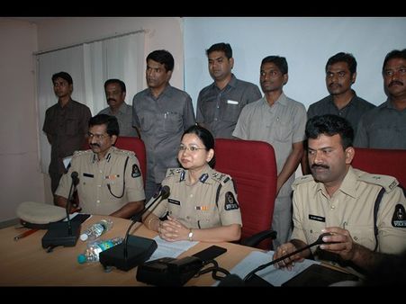 ఆరితేరిన మోసగాళ్లు: ఇరానీ గ్యాంగ్ అరెస్ట్, 85తులాల గోల్డ్ సీజ్(పిక్చర్స్)