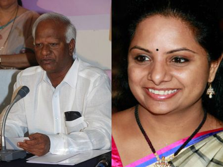 'పుష్కరాల్లో అంచనాలకు మించి భక్తులు', పుష్కర స్నానం చేసిన కవిత