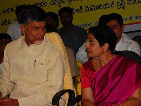 భార్యకు చంద్రబాబు థ్యాంక్స్, బోయపాటిని మార్పులు కోరారు