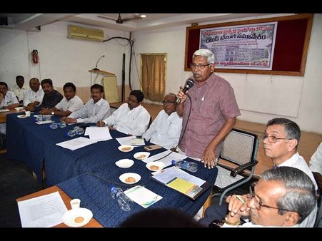 రాహుల్‌ను ఏపీలో తిడ్తున్నారు: కవితకు టి కాంగ్రెస్ జీవన్‌రెడ్డి(పిక్చర్స్)