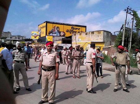 హైద్రాబాద్‌లో హైఅలర్ట్, బాబు ఖండన: మోడీ! ఛాతీతో ఏంచేశారు: పొన్నం