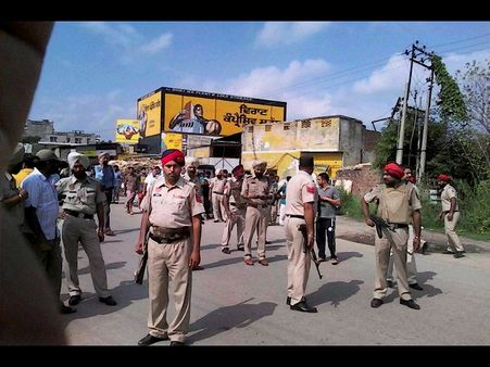 ఎస్పీసహా 11మంది మృతి: ఉగ్రవాదుల హతం(పిక్చర్స్)