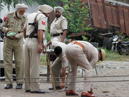 గురుదాస్ పూర్ లో బాంబు కలకలం