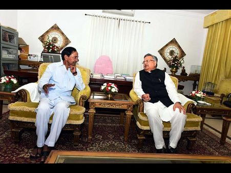 కరెంట్‌పై కారు డ్రైవర్‌ని అడిగా, కేసీఆర్ పనితీరు భేష్: రమణ్‌సింగ్