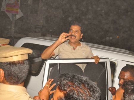 రేవంత్‌కు చుక్కెదురు, 'రాజకీయ నాయకుల పేర్లు చెప్పాలని ఎసిబి వేధిస్తోంది'