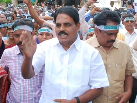 ఏపీకి ప్రత్యేక హోదా ఫైట్: 'జగన్ నోరు విప్పడం లేదేం'