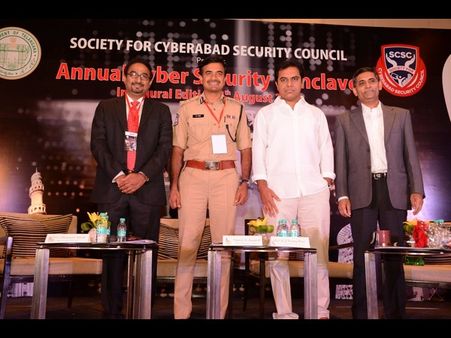 ప్రపంచ యుద్ధాలు కీబోర్డులపైనే: కెటిఆర్, ఇష్టంలేని వారిని కెసిఆర్ కలవట్లేదు!