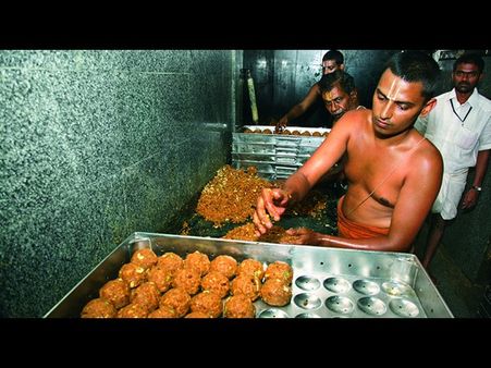 300 వసంతాలు పూర్తి చేసుకున్న శ్రీవారి లడ్డూ