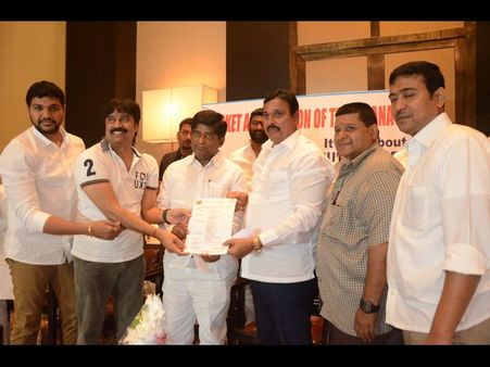 హెచ్‌సిఏ గ్రామీణ క్రికెటర్లను నిర్లక్ష్యం చేస్తోంది: క్యాట్ అధ్యక్షుడిగా దానం(ఫొటోలు)