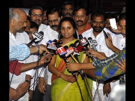 ఏపీతో.. మేమేం చేయలేం: చేతులెత్తేసిన రాజ్‌నాథ్, కవిత విజ్ఞప్తి(పిక్చర్స్)