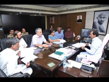 గుడుంబా వద్దు, చీప్‌లిక్కరే ముద్దు: సీఎం కేసీఆర్ (ఫోటోలు)