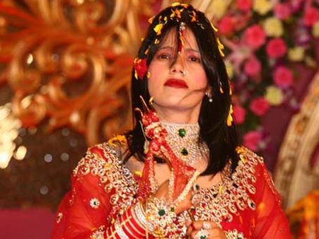 రాధే మా సైట్ హ్యాక్, మగాళ్లతో ఆలింగనం ఫోటోలు! రాఖీ సావంత్ మద్దతు