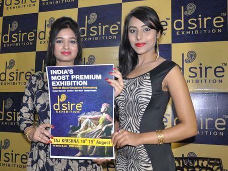డిజైర్ ఎగ్జిబిషన్: నటి కెనీషా చంద్రన్ సందడి(పిక్చర్స్)