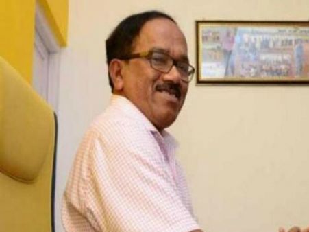 మంత్రుల మధ్య బికినీల బిగ్ ఫైట్