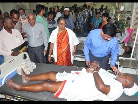 హెచ్చార్సీ అసంతృప్తి: గాంధీలో రోగుల పరిస్థితి ఇదీ (పిక్చర్స్)