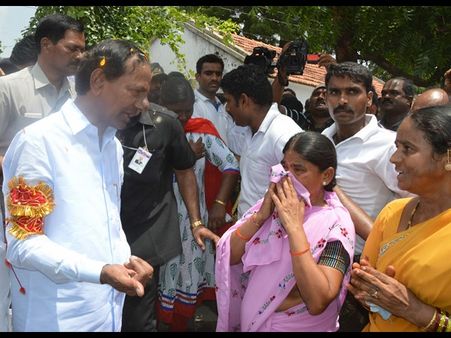 గ్రామజ్యోతి: సీఎం కేసీఆర్ చెప్పిన పిట్టకథ ఇదే (ఫోటోలు)