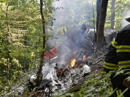 ఎయిర్ షో, రెండు విమానాలు ఢీ: సజీవదహనం