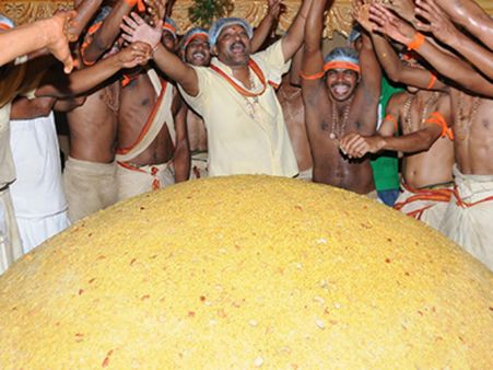 తూగో తాపేశ్వరం నుంచి.. ఖైరతాబాద్ గణేషుడికి 5,600 కిలోల లడ్డూ