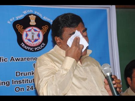 కౌన్సెలింగ్: నటుడు, టిఆర్ఎస్ ఎమ్మెల్యే బాబు మోహన్ కంటతడి