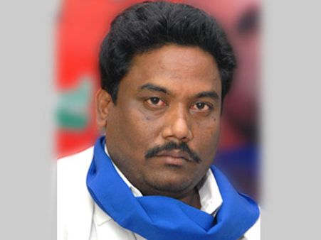 ప్రళయం సృష్టించైనా ప్రత్యేక హోదా సాధిస్తాం: శివాజీ, 'చంద్రబాబు పాలన చేయకుండా బిజినెస్ చేస్తున్నారు'