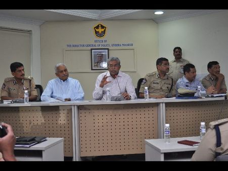 ఓటుకు నోటు: జెరూసలేం మత్తయ్యని ఏపీ పోలీసులే రక్షిస్తున్నారా?