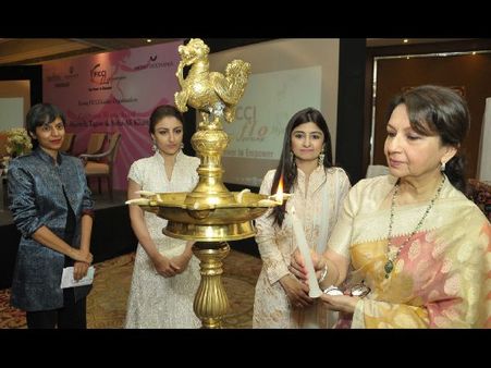 హైద్రాబాద్‌లో పుట్టలేదు: షర్మిళ, సోహా సందడి(పిక్చర్స్)