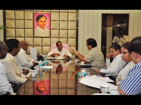 సమ్మె విరమణ: అర్చకులంటే కెసిఆర్‌కు ఎనలేని గౌరవమన్న ఇంద్రకరణ్