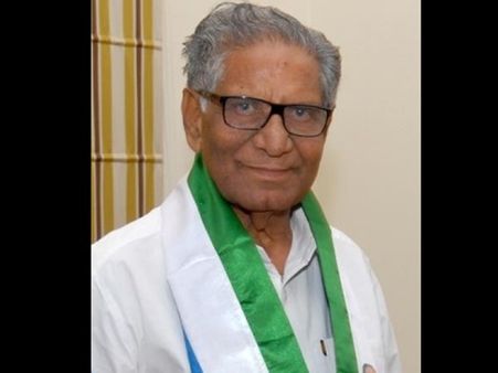 'అక్రమమంటూ నోటిసులిచ్చారు, ఆ భవనంలోనే సీఎం ఎలా ఉంటారు?'