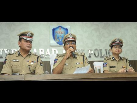 ఢిల్లీ గ్యాంగ్: అప్పులిస్తామని రూ. 10 కోట్లకు టోకరా