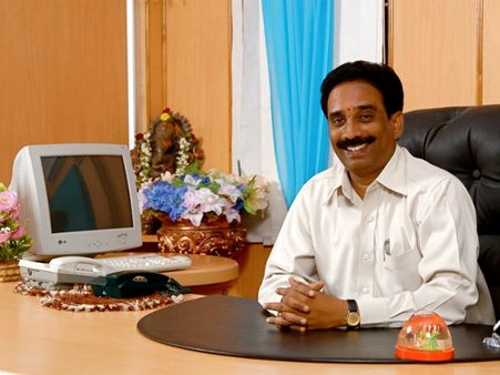 700 కోట్ల అప్పు! కేశవరెడ్డి విద్యాసంస్థల అధినేత అరెస్ట్, ఇంజెక్షన్ సైకో ఎఫెక్ట్: ముక్కు నుంచి రక్తం