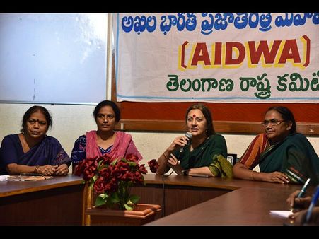 కెసిఆర్ కుటుంబంలో అందరూ జల్సా: తెలుగులో బృందా (పిక్చర్స్)