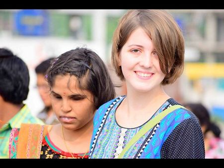 రాహ్‌గిరి జోష్: సైకిళ్లపై యువతులు, డ్యాన్స్(పిక్చర్స్)