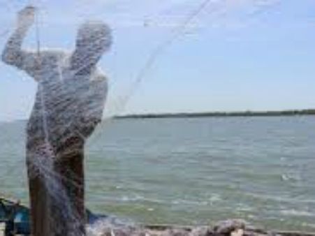 స్మగ్లర్ కోసం ప్రాణాలు వదిలిన కమాండర్