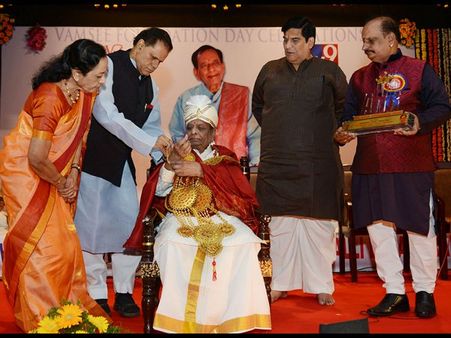 మంగళంపల్లికి అక్కినేని స్వర్ణ కంకణం (ఫోటోలు)