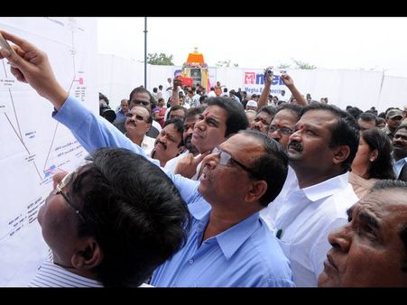 తెలంగాణ అడిగేవారమా, మమ్మల్ని గెలిపించేవారా, కిరణ్ రెడ్డి మాటేమిటి: కెటిఆర్