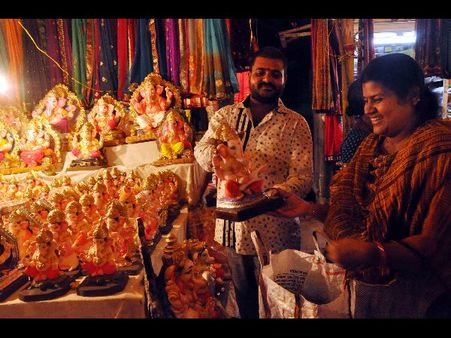 హైద్రాబాద్‌లో నిమజ్జనంకు ఏపీ పోలీస్: ఖైరతాబాద్ గణపతి వద్ద సాయిధరమ్‌తేజచే ఉచిత వైఫై..