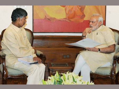 రాజధాని లేకుండా, మోడీ హామీ, 'కలెక్టర్' బ్రిటిష్‌ది..: బాబు, రెవెన్యూశాఖపై సంచలన వ్యాఖ్య