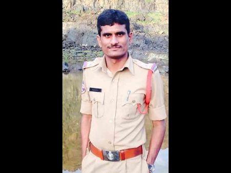 టిఆర్ఎస్ వారి హస్తం: ఎస్సై రమేష్ మృతిపై బలరాం సంచలనం, జిల్లా ఎస్పీకి షాక్-ఉద్రిక్తత