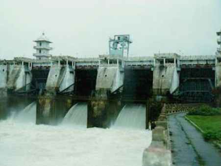 తమిళనాడుకు నీళ్లు: దుమ్ములేపిన రైతులు