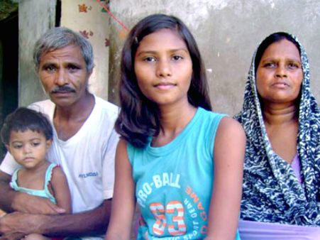 15ఏళ్లకే పీహెచ్‌డీ సాధించిన కార్మికుడి కూతురు