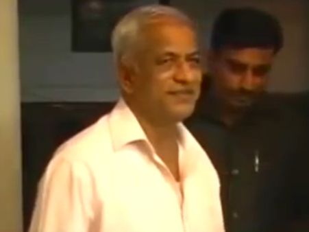 ప్రోఫెసర్ భగవాన్ మీద వీహెచ్‌పీ యుద్దం