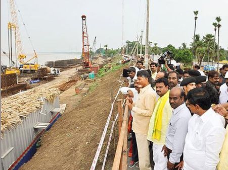 ఏపీ, టీల మధ్య చిచ్చుపెట్టిన పట్టిసీమ ప్రాజెక్ట్: మాకూ వాటా ఉందంటున్న తెలంగాణ