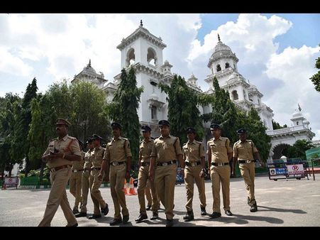 నిరుద్యోగులకు శుభవార్త: త్వరలో 12 వేల ఎస్సై, కానిస్టేబుల్, 2వేల డ్రైవర్ పోస్టులు