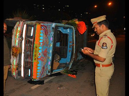 నిమజ్జనంలో అపశృతి: ఖైరతాబాద్ మహాగణపతి నిమజ్జనం ఇలా(ఫోటోలు)